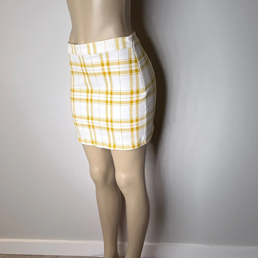 Forever 21 White and Yellow Plaid Mini Skirt - Picture 3 of 7